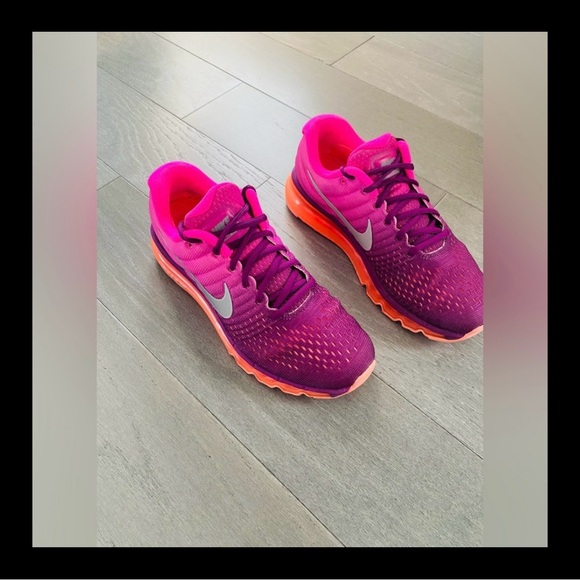 Nike Shoes - NIKE AIRMAX GYM SHOES